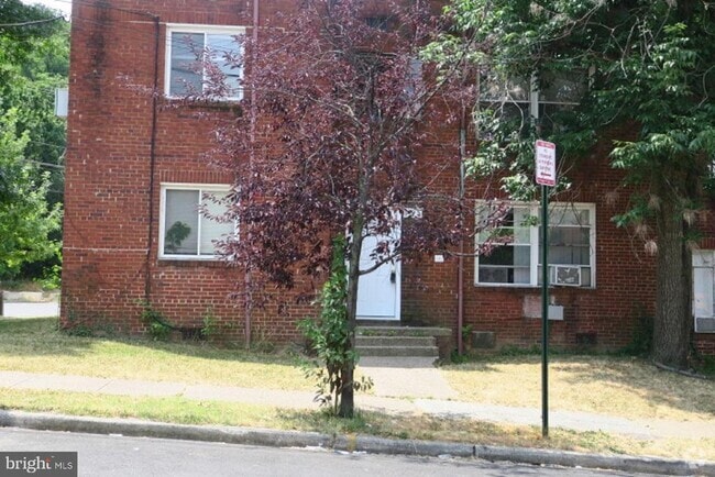 Building Photo - 1495 Bangor St SE Rental