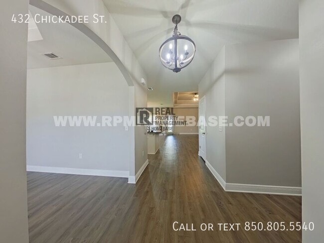 Photo - 432 Chickadee St