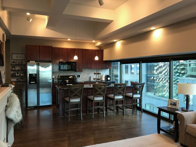 {1101} 5th Floor Condo + 2 parking spaces ... - {1101} 5th Floor Condo + 2 parking spaces ...