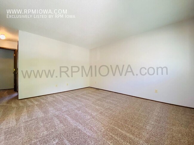 Photo - PRIVATE DUPLEX!! 2 Bedroom, 1 Bath with Ba...