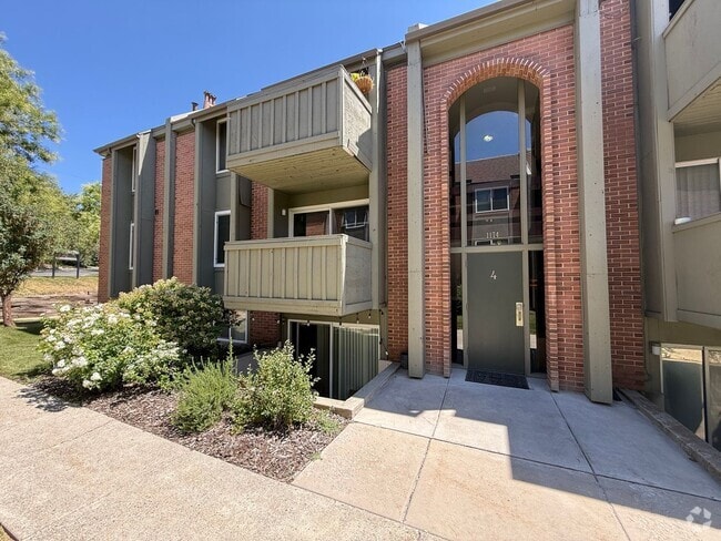Building Photo - Newly Updated Condo in SLC!
