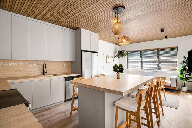 Building Photo - 1275 Marseille Dr Unit 42