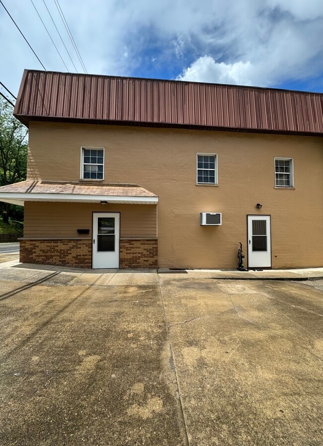 Building Photo - 420 W 2nd St Unit D Rental