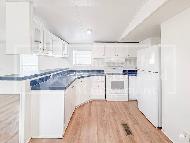 Photo - 1165 Meadow Lawn Street