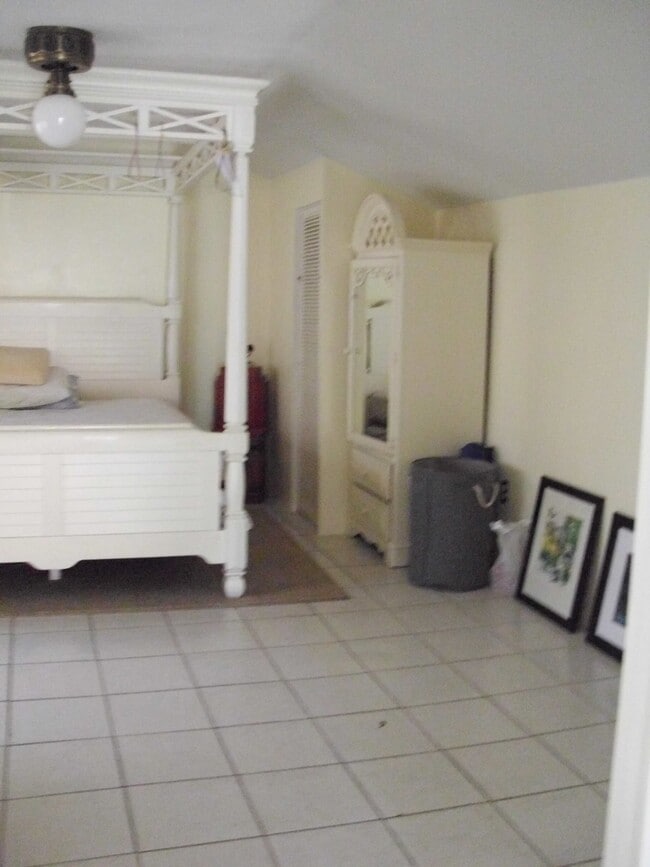 Photo - 1325 Drew St Unit upstairs