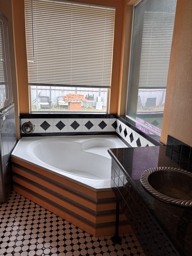 Photo - 715 Hill Alley St