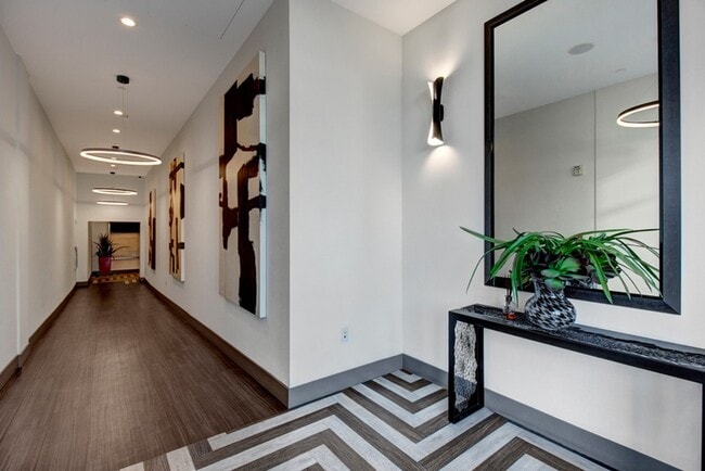 Harlow Common Area: Inviting and Stylish Gathering Space for Residents - Harlow