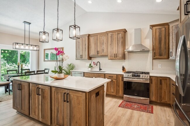 Photo - 6195 Hilltop Ct