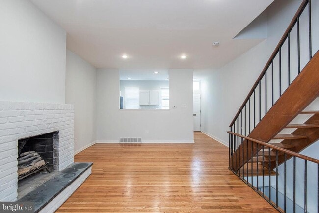 Photo - 3936 Delancey St