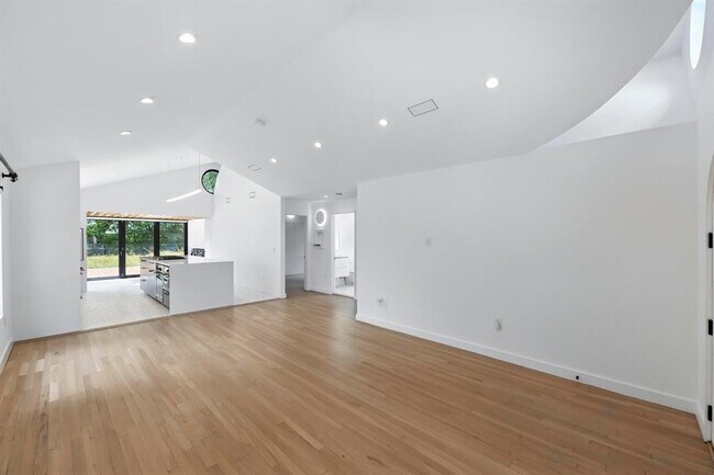 Photo - 5207 Avenue F