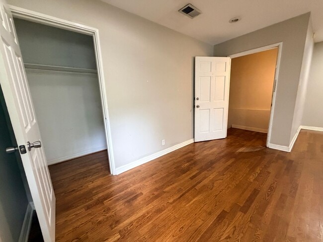 Photo - 1008 Broadway St Unit B
