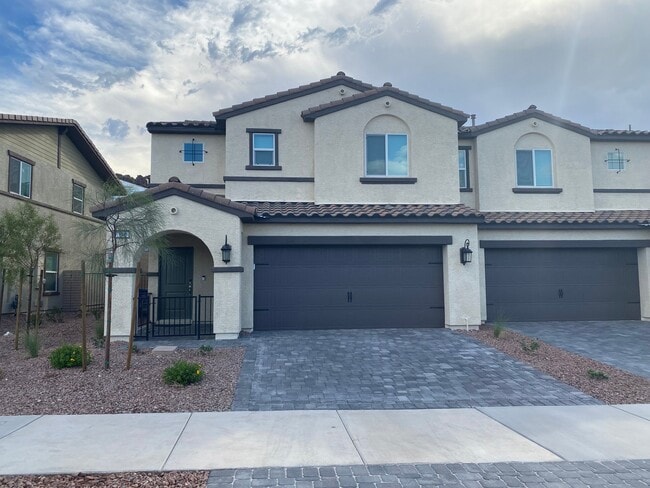 Building Photo - 334 Silva Pl