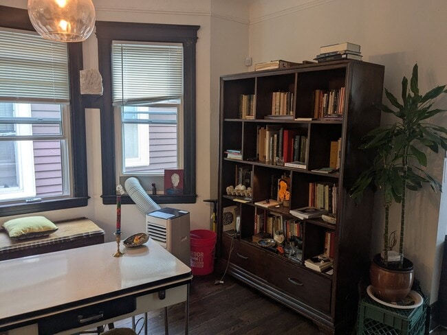 2552 Helen St Unit 1