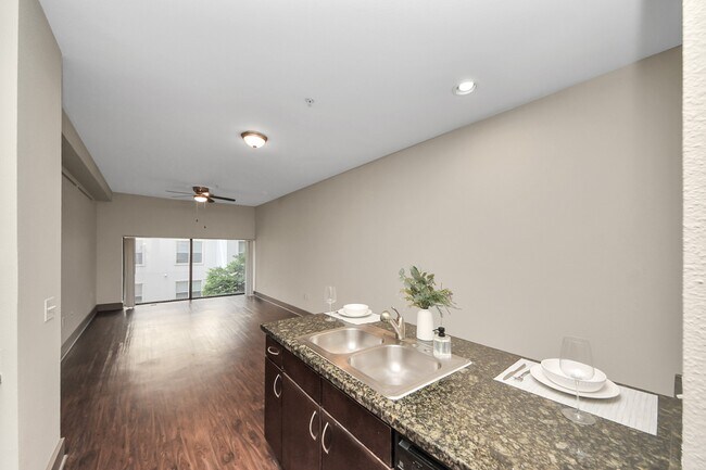 Photo - 3616 Richmond Ave. Unidad 1205