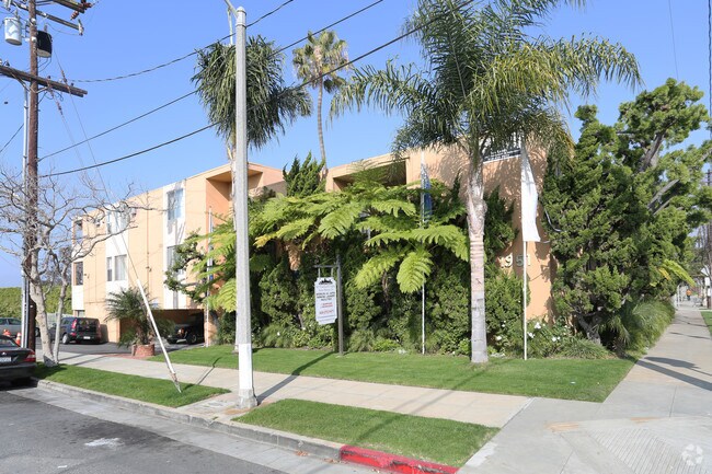 Building Photo - 1957 Frank St / 2519 Virginia Ave Rental