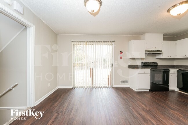 Photo - 123 Scarsdale Dr