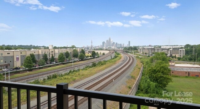 Photo - 300 E 36th St Unidad A2