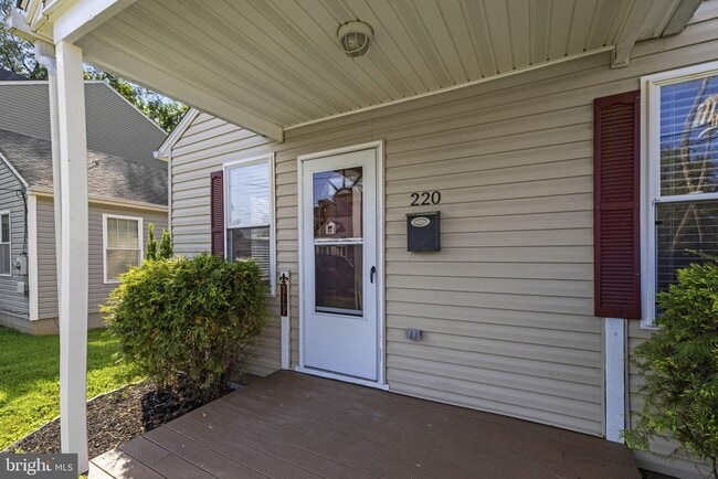 Photo - 220 E 2nd Ave