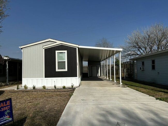 Photo - 602 N Victoria Rd House