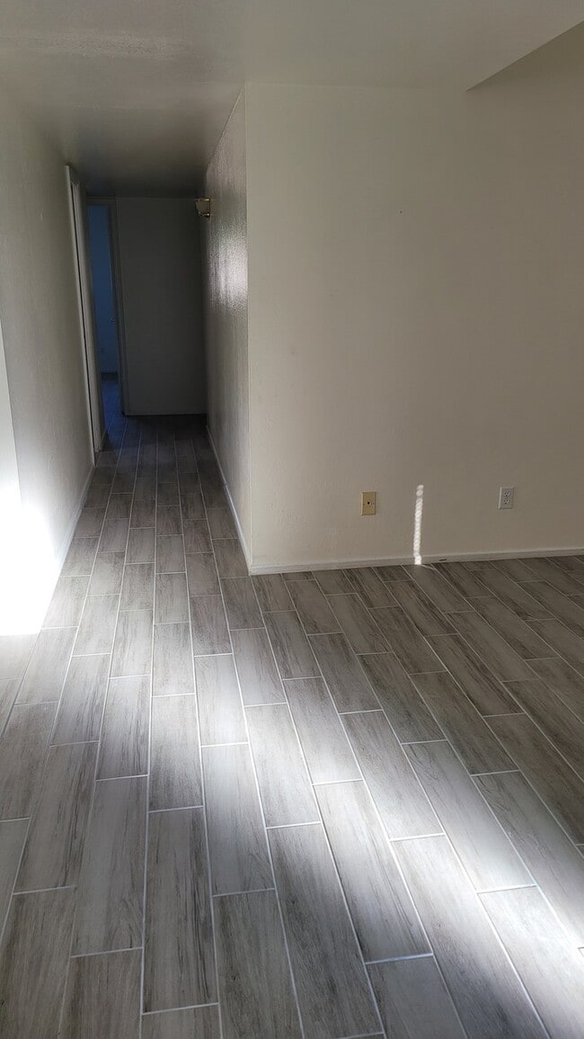 Photo - Freshly painted 3/2 house for rent near Cactus and SR51-MM