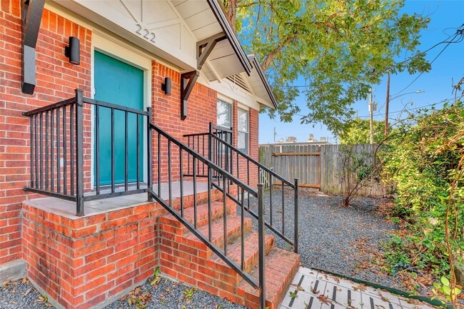 Photo - 222 Moody St