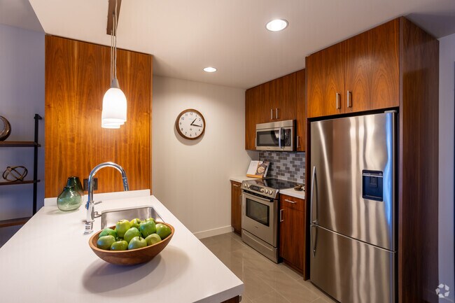 Sixth Floor, 1BR, 1BA- 855SF