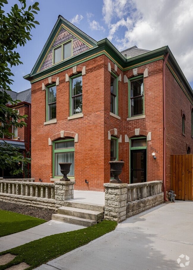Building Photo - Stunning Union Hill Brownstone with Modern... Rental