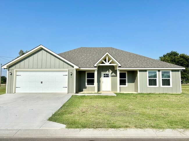 Building Photo - Gorgeous 3 Bedroom 2 Bath Home