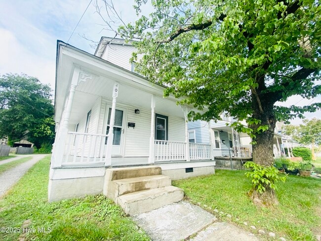 Building Photo - 409 W Colonial Ave Rental