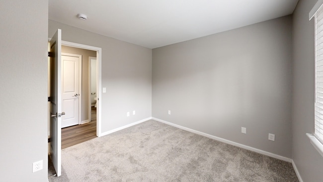 Lyra-Bedroom 2.jpg - Lyons Gate Apartments