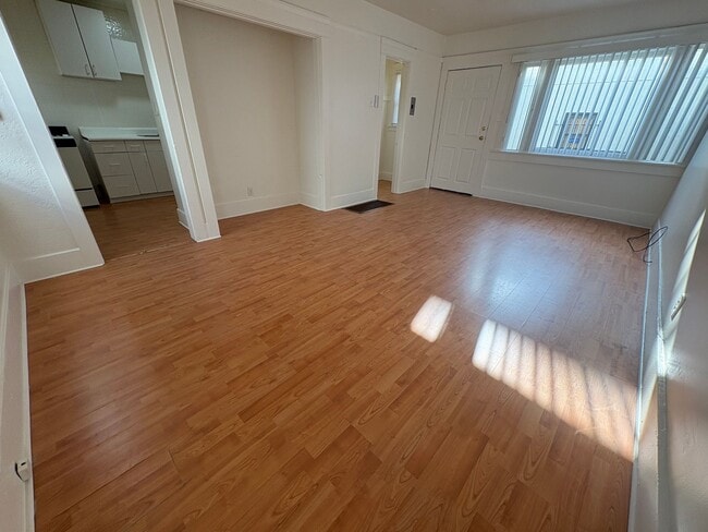 930 E 3rd St Unit 4