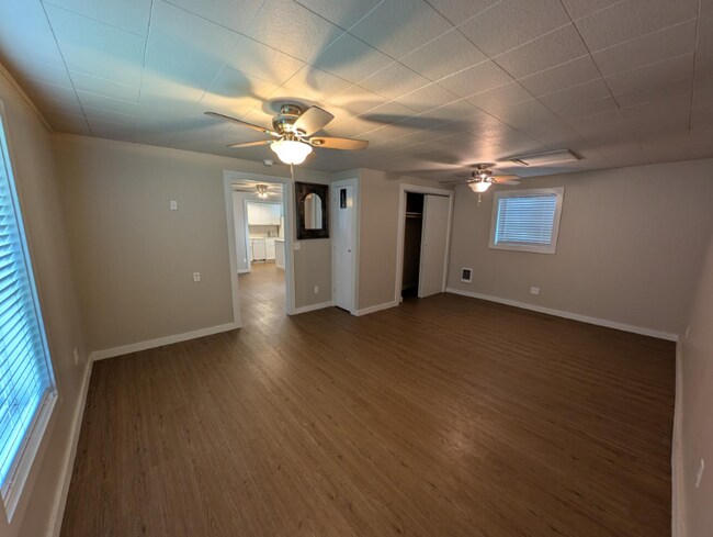 Photo - 12965 NE Carl Rd Unidad A