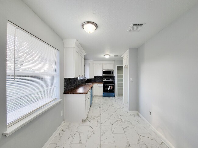 Photo - 2024 Stones throw Dr