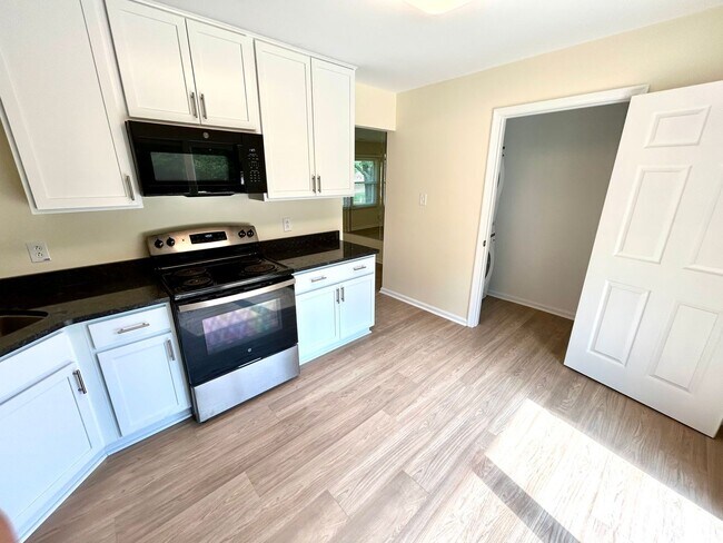 Photo - 3725 Boyette Ct E