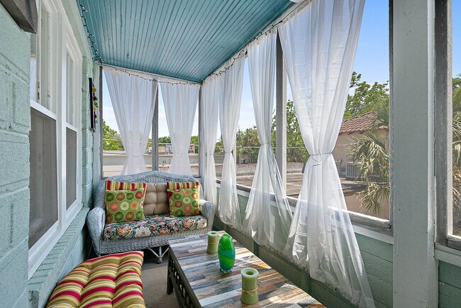 Photo - 6 Rohde Ave Unidad ID1281978P