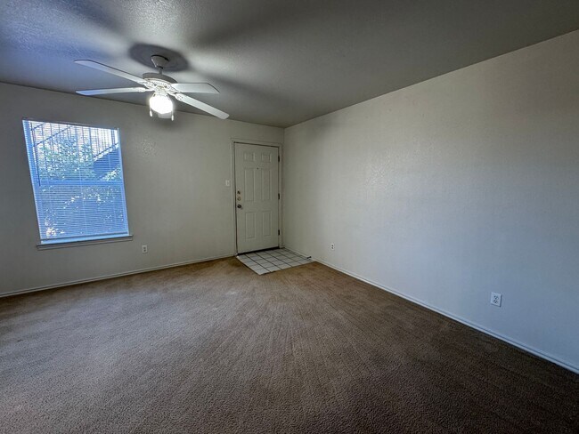 Photo - 1505 Benttree Dr Unidad B