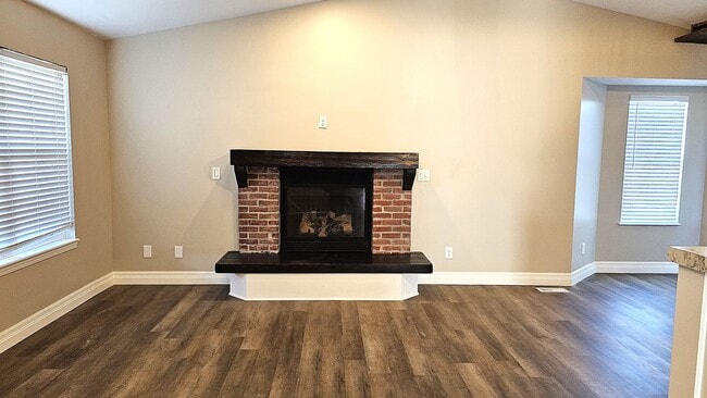 Photo - Beautiful Three Bedroom, Three Bathroom