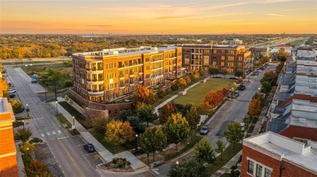 Building Photo - 1530 Meeting St Unit 2104