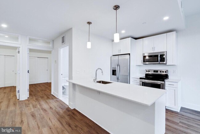 Photo - 150 S Independence Mall W Apartamento Unidad 303