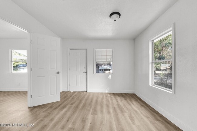 Photo - 2816 Mars St