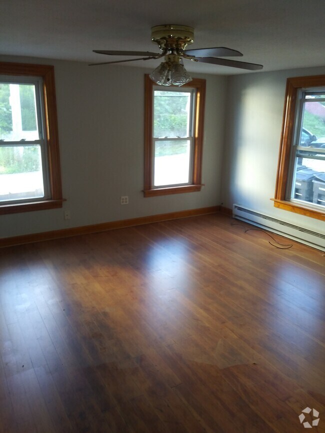 Rentals with a Yard near Phillipston MA 2 Rentals