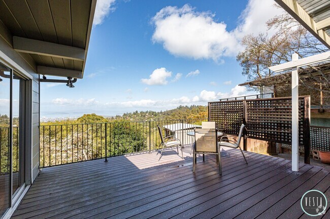 Building Photo - WELCOME TO A CRISP NEW TAKE ON MODERN LIVI... Rental