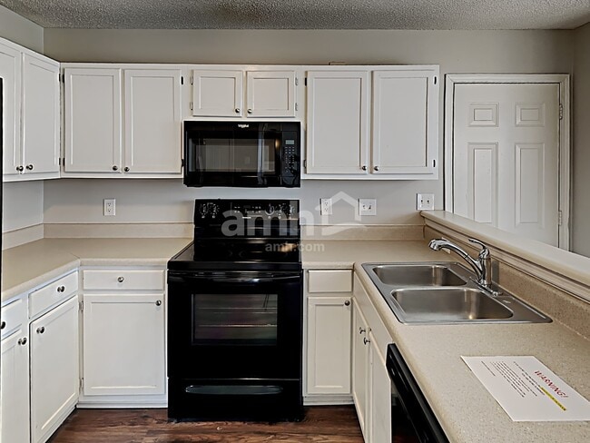 Photo - 1020 Ridgefield Cir