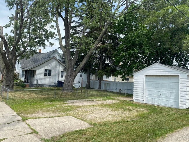 Photo - 162 W 19th St