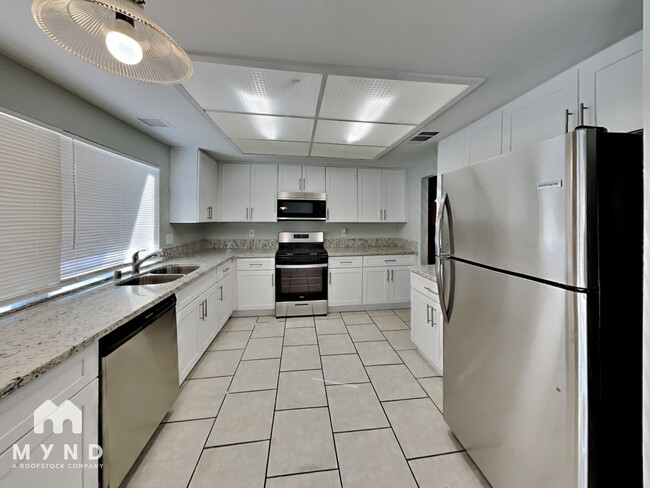 Photo - 2001 Verdinal Dr