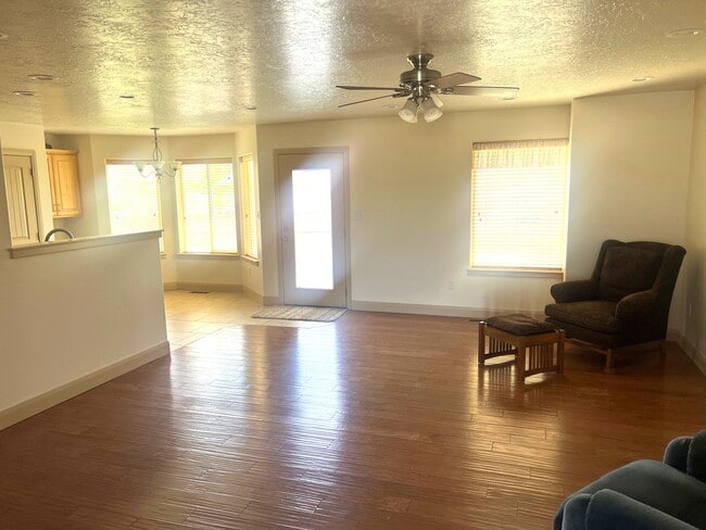 Photo - 320 S 1125 W