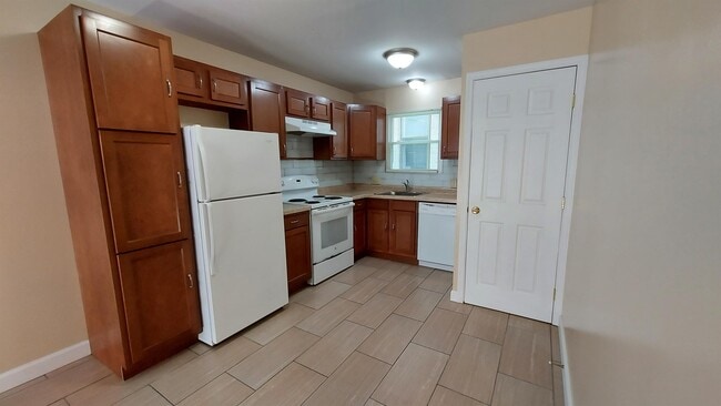 Photo - 66 E Norwich Ave