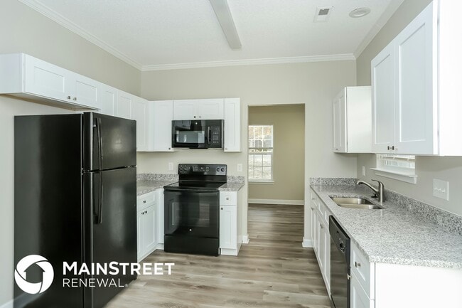 Photo - 823 Winthrop Ln