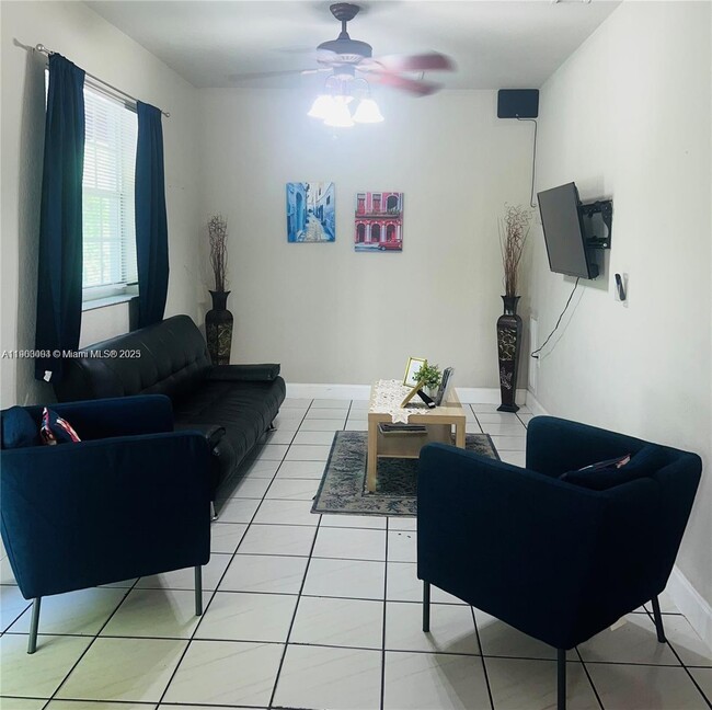 Photo - 2525 NW 33rd St Unit #3