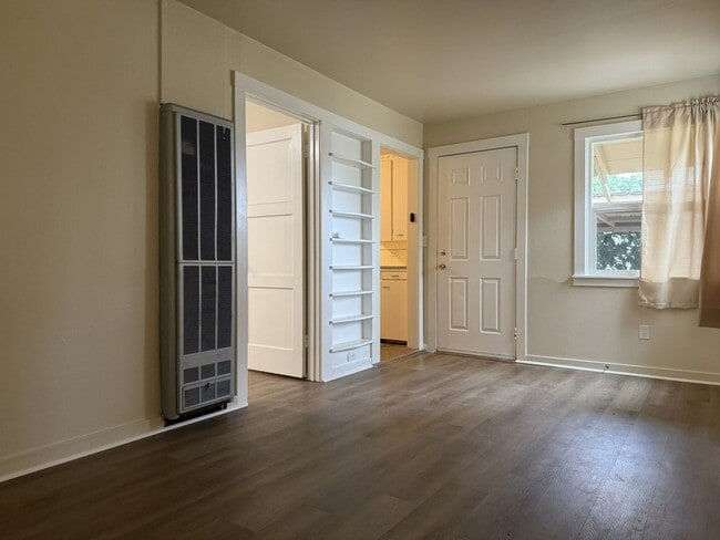 Photo - Sweet 2/1 Available NOW!!!